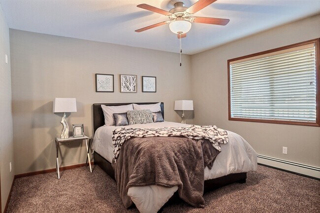 Fargo, ND Urban Plains Apartments | Bedroom