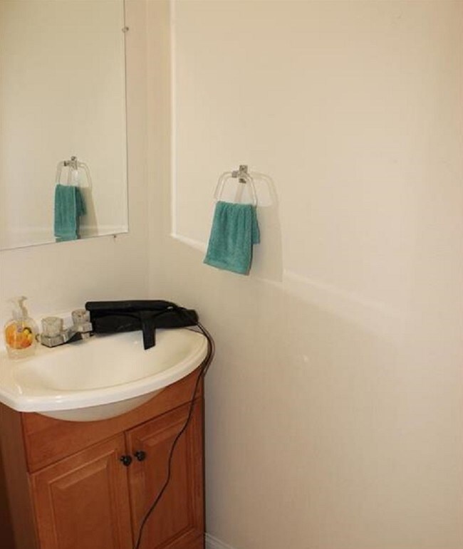 Photo - 1054-1058 Outer Rd Apartamentos