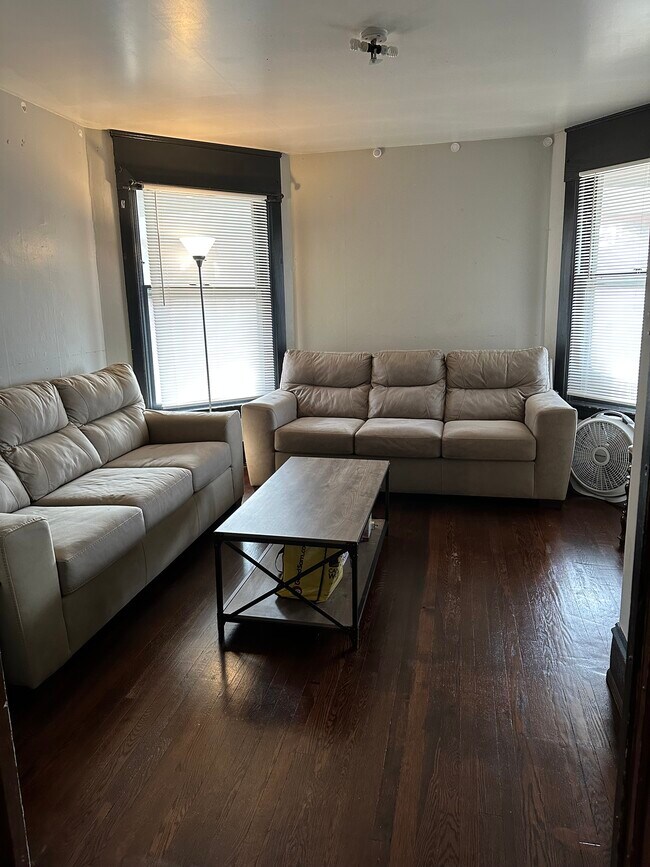 Building Photo - 302 Mitchell St Rental