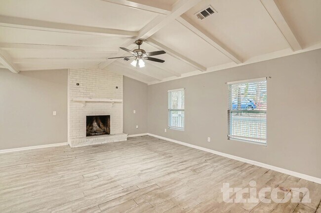 Photo - 635 Garden Grove Dr NW