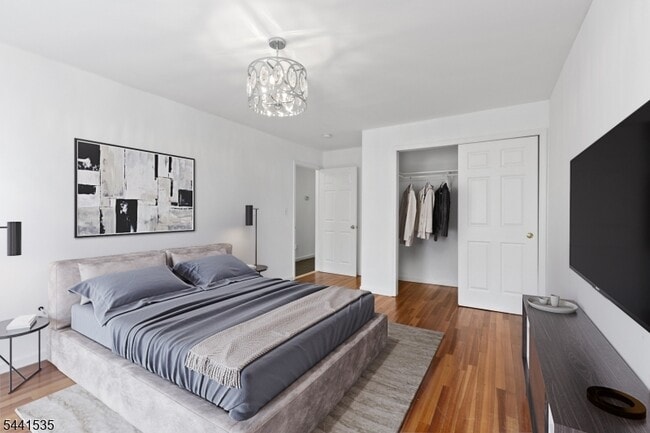 Photo - 83 1st St