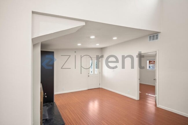 Photo - 41861 Maywood St