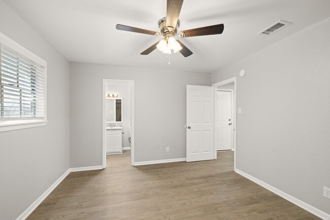 Building Photo - 3531 Midwest Dr Unit C