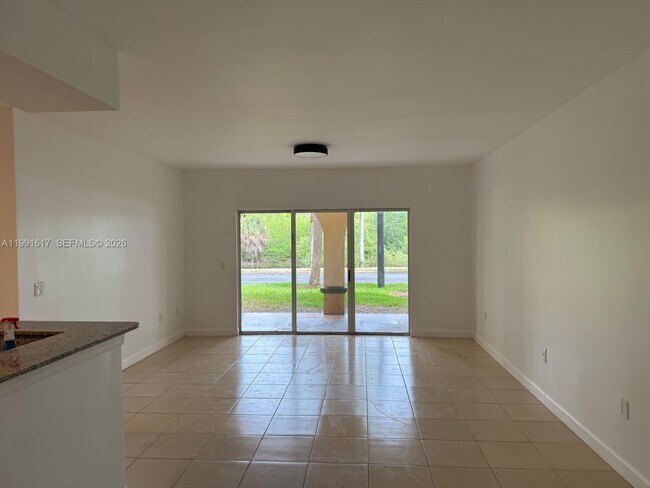 Photo - 2493 Centergate Dr Unidad 102