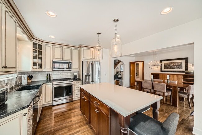 Photo - 340 Dahlia St