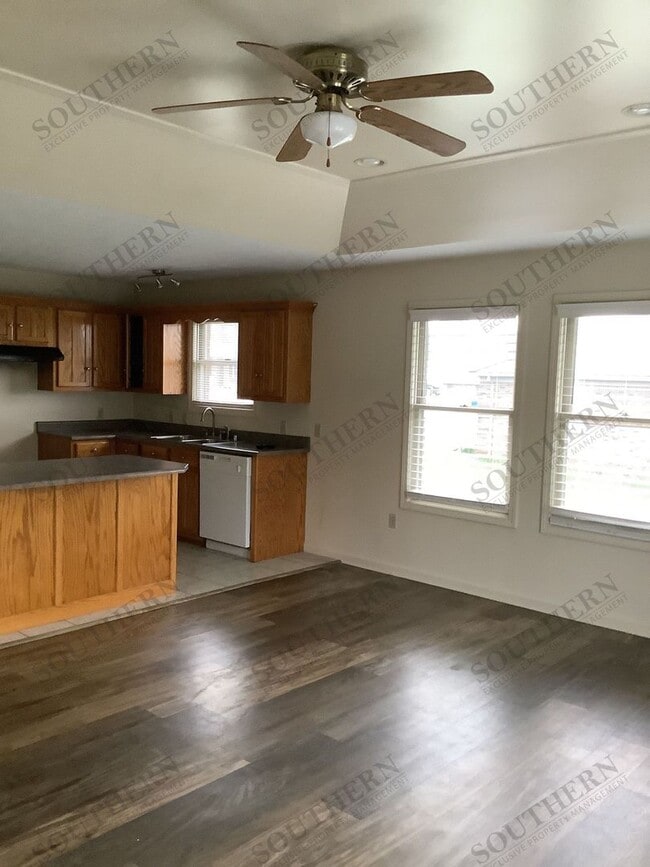 Photo - 300 Trista Ln