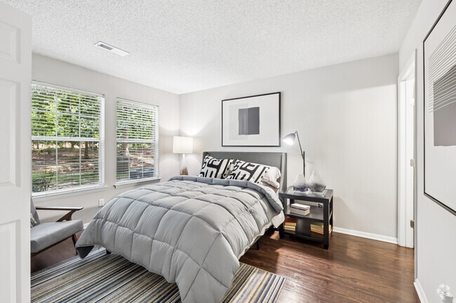 2BR, 2BA - 924SF - Bedroom