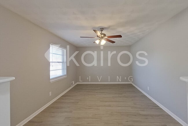 325 W Pleasant Run Rd