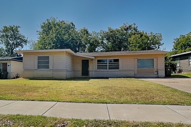 Building Photo - 2126 Ridgeway St
