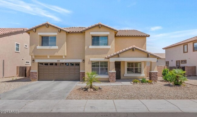 Building Photo - Large 5 Bedroom home in South Phoenix with Private Pool