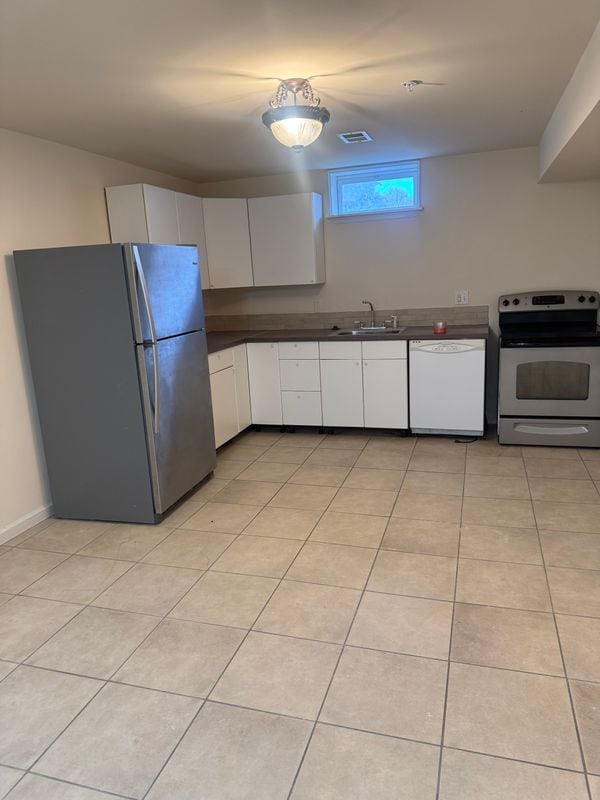 Building Photo - 8701 Lindendale Dr