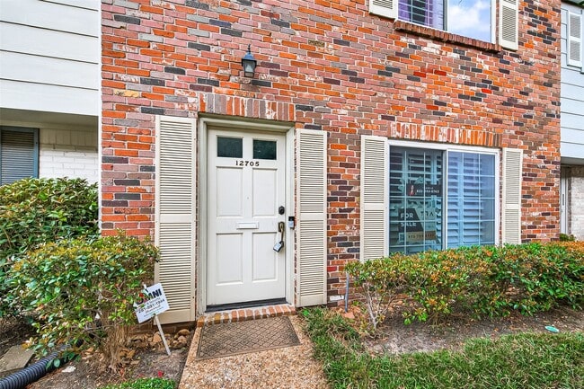 Photo - 12705 Huntingwick Dr Unidad 165
