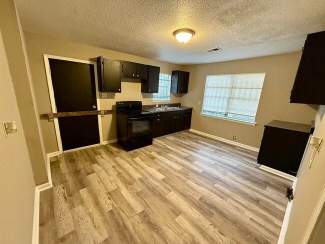 Photo - 1728 Felix Ave