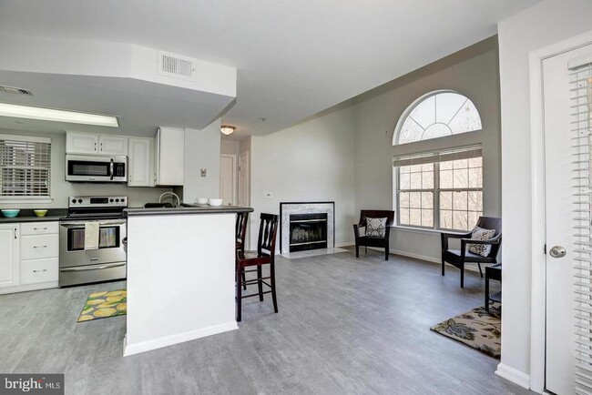 Photo - 921 Hillside Lake Terrace Unit 304