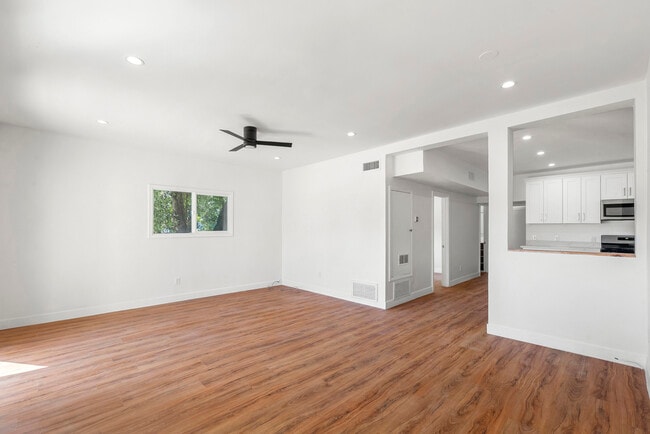 Photo - 1301 N Poinsettia Pl Unit 1301