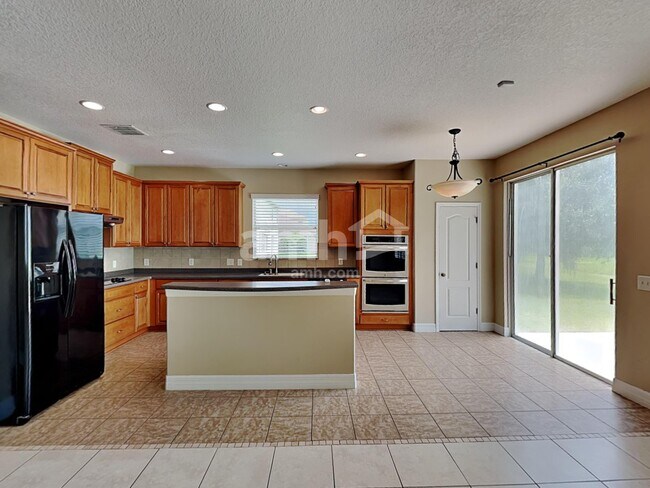 Photo - 1900 Strathmore Cir