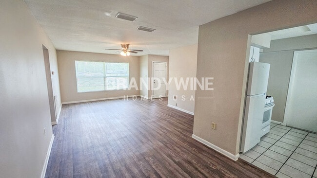 Photo - 121 Melanie Ln