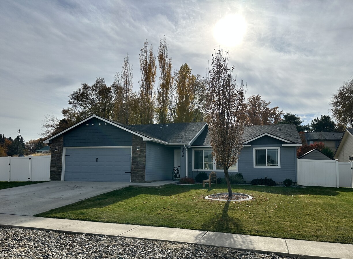 Photo - 2070 Kelly Dr