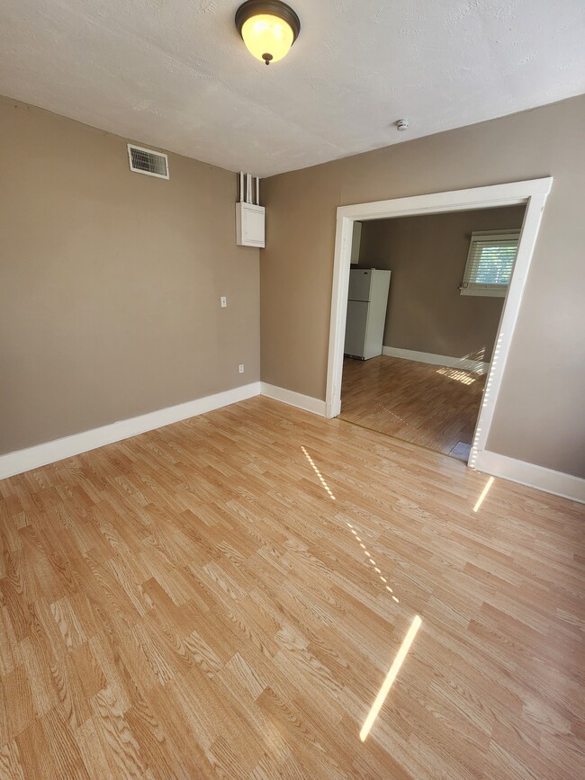 Photo - 4442 Knox St