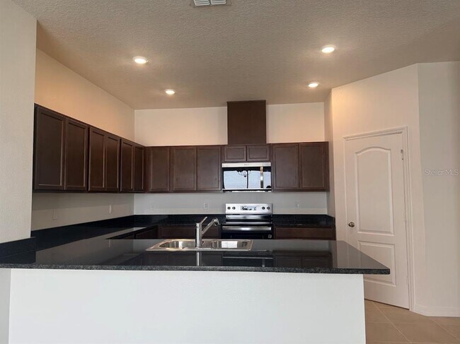 Photo - 2723 Plover St