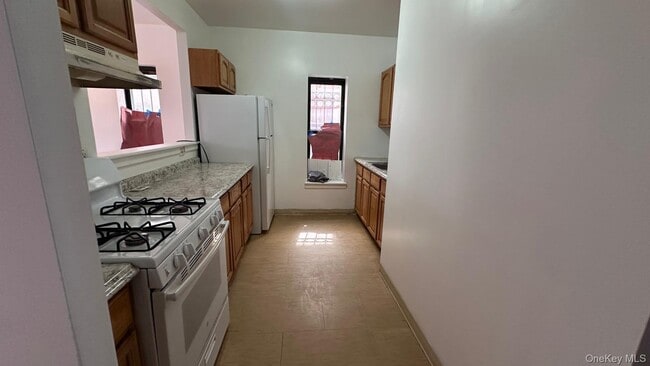 Photo - 511 Thatford Ave