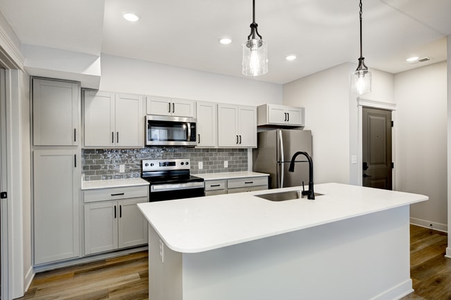 Building Photo - Hyde Park Towns & Flats