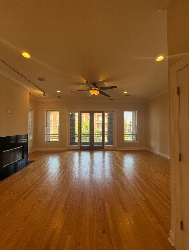 2903 W Irving Park Rd
