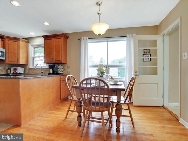 Photo - 2115 Lynn Ave