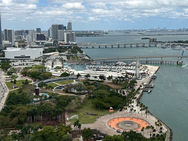 Building Photo - 325 S Biscayne Blvd Unit 4320
