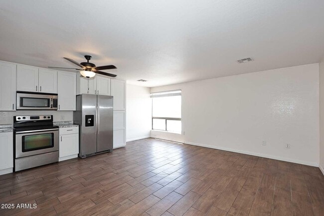 532 W 9th St Unit 201