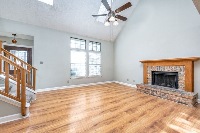 Photo - 1925 Parkside Dr