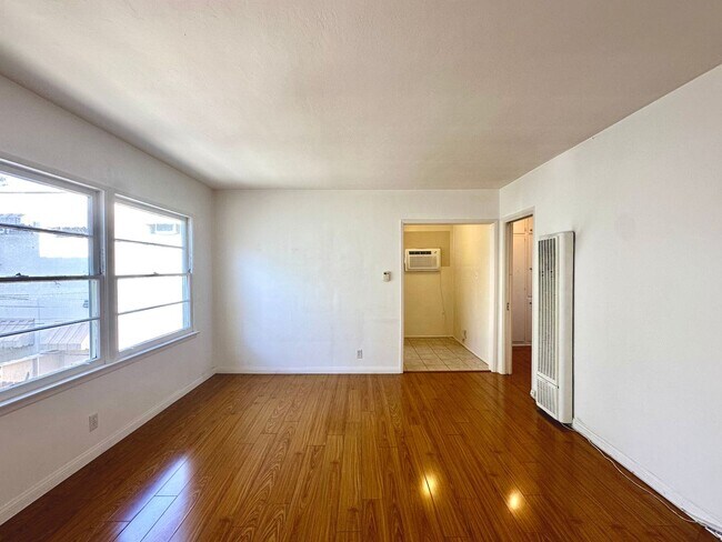 Photo - 320 Rexford Dr Unidad 320 S. Rexford Dr Apt A