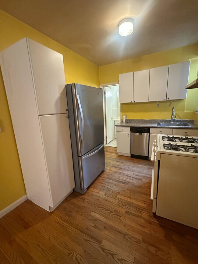 Photo - 31-46-46 35th St