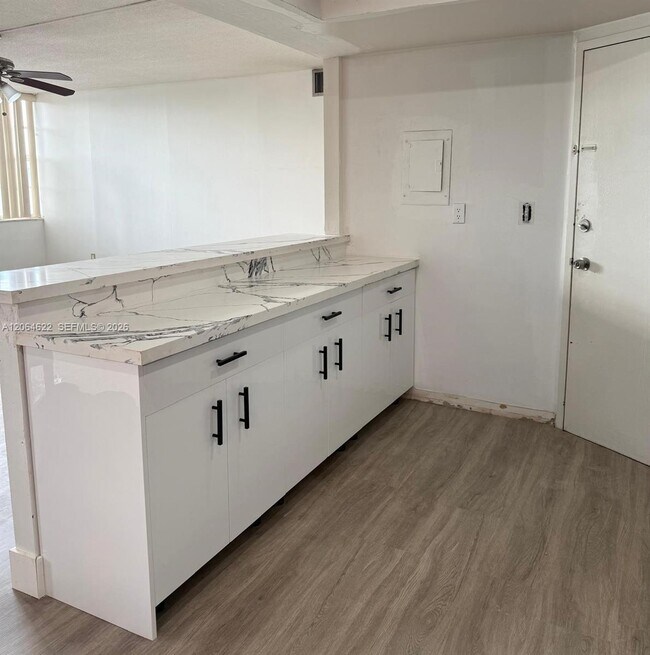 Photo - 1301 NE Miami Gardens Dr Unidad 326W