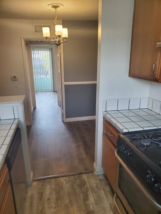 Building Photo - 14615 Burbank Blvd Unit 202B