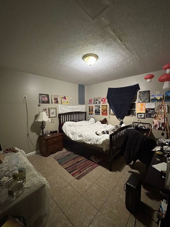 Photo - 2 bedroom-close to campus!