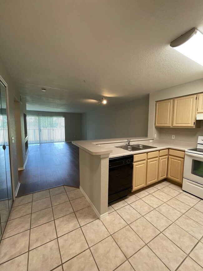 Photo - 2Bdrm 2Bath in Hunters Creek -- Fresh Pain... Unidad 925