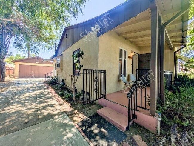 2 Bedroom 1 Bath and 2 Massive Yard in North San Bernardino
