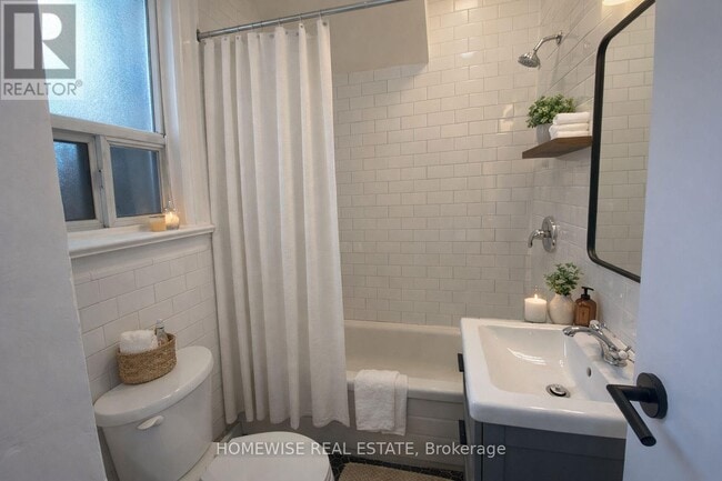 Photo - 1542 King St W Unité 2