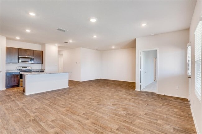 821 Indigo Wy
