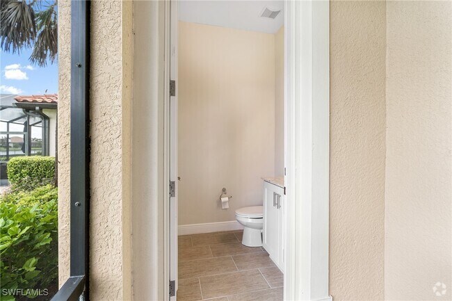 Building Photo - 10153 Belcrest Blvd Rental