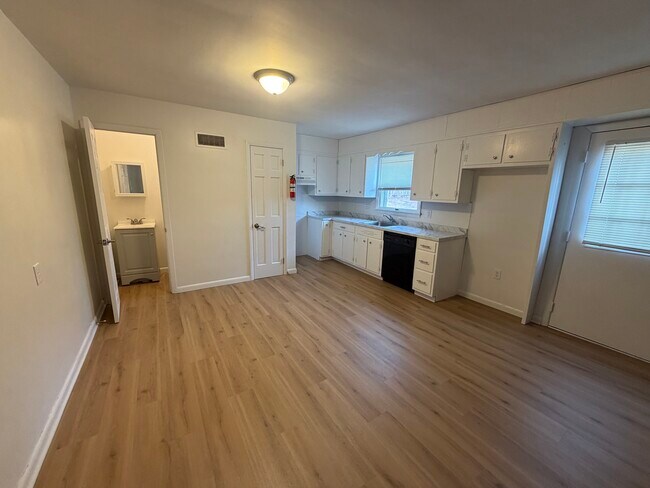 Photo - 325 Griffith Dr