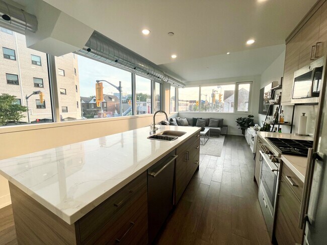 Photo - 3258 Dundas St W