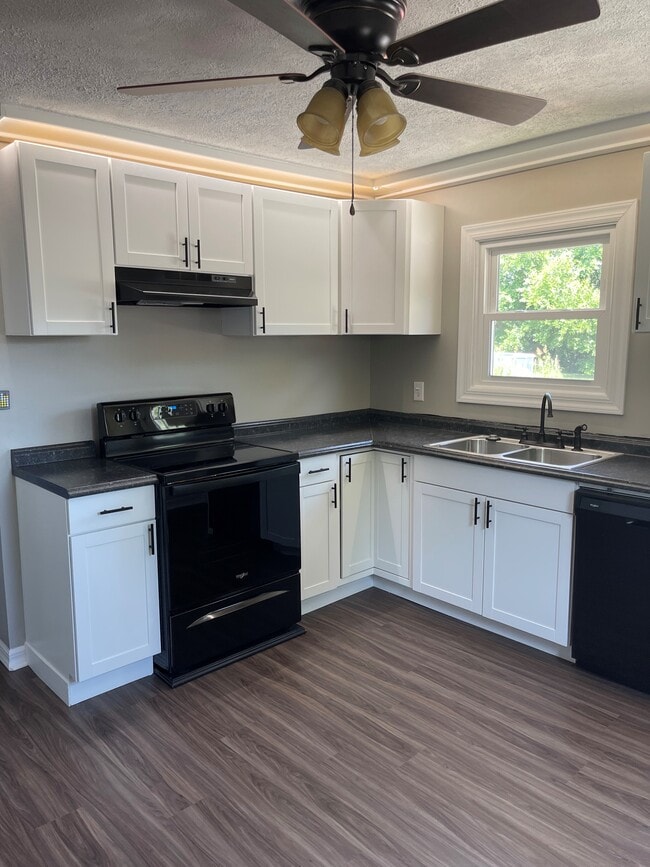 Building Photo - 3046 S Franklin Ave Rental