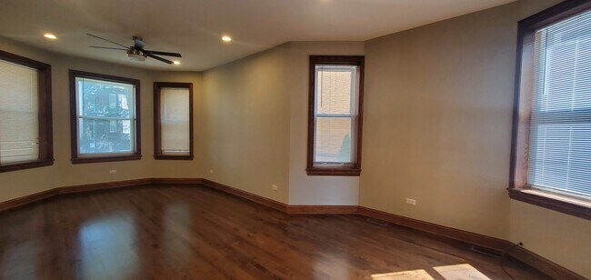 Photo - 3238 N Hamlin Ave Unidad 1