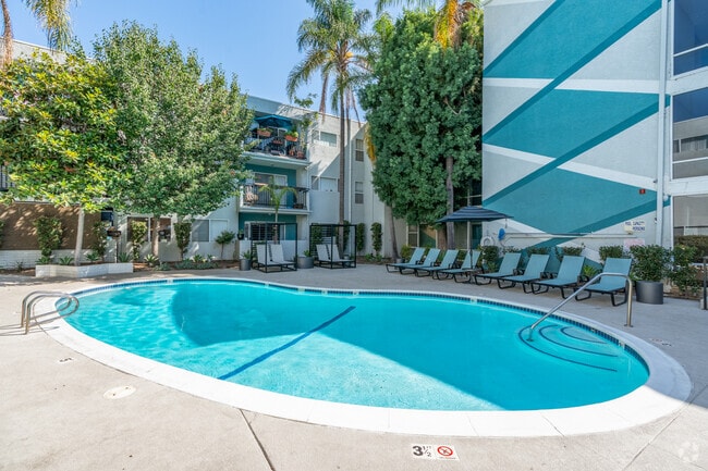 Swimming Pool - Mila Sherman Oaks