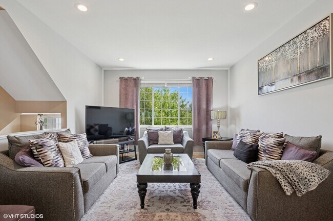 Photo - 983 Mayfair Ct