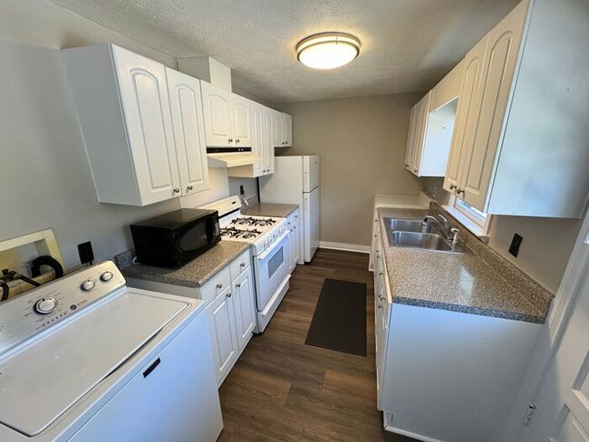 Photo - Cozy 3 Bedroom Downtown Apex Home