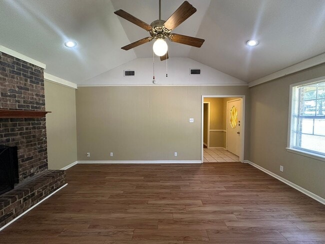 Photo - Charming 3 Bedroom in Flint!