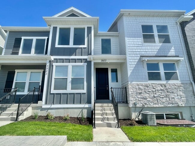 Building Photo - Beautiful Poolside Townhome at The Exchange!